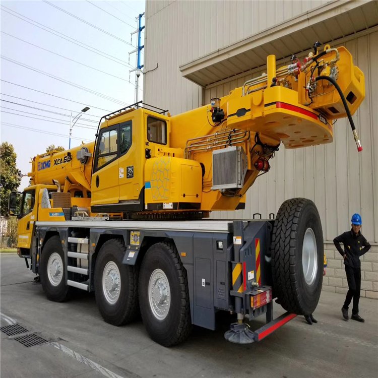 定安縣25噸隨車吊租賃助力大型吊裝與高空作業，高效裝卸大罐無憂